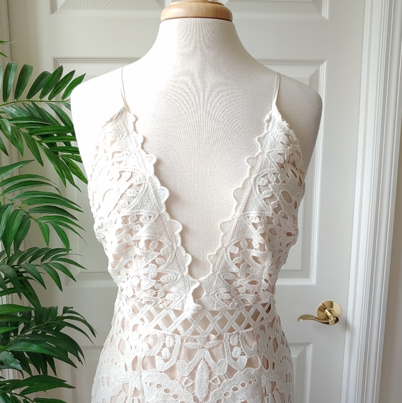 (SOLD) Tobi Lace Crochet Plunge Slit Maxi Dress - Picture 3 of 10